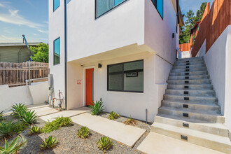 2290 Riverside Dr in Los Angeles, CA - Building Photo - Building Photo