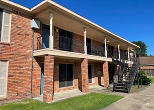 Hoffman House in Alvin, TX - Building Photo - Building Photo