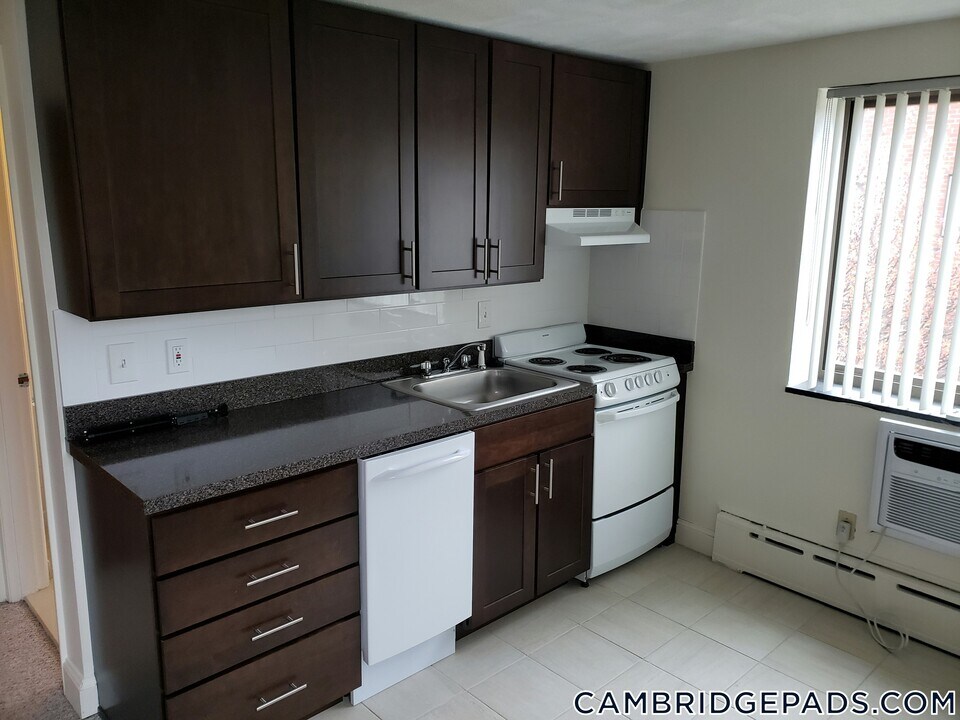 15 Chester St in Cambridge, MA - Building Photo