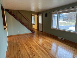 7336 Wheatley Rd in East Syracuse, NY - Building Photo - Building Photo