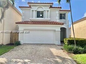 10914 NW 67th Terrace in Doral, FL - Building Photo