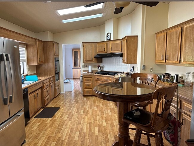 5104 Weymouth Way in Oceanside, CA - Building Photo - Building Photo