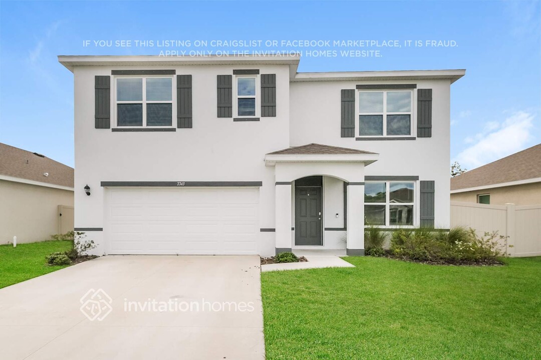 7743 Harbor Moor Drive in Palmetto, FL - Building Photo