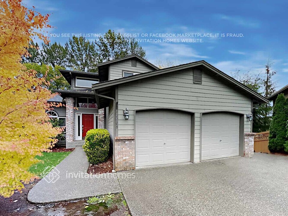 12408 Crystal Pl NE in Lake Stevens, WA - Foto de edificio