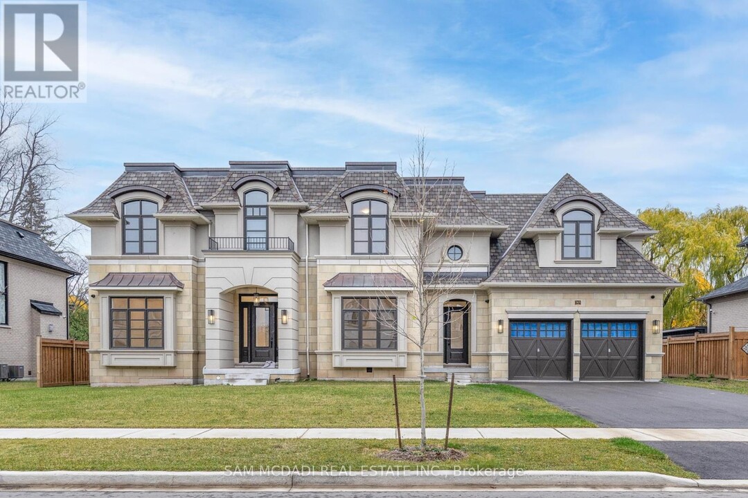 243 Prince George Cres in Oakville, ON - Building Photo