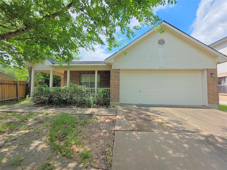 2023 Harvest Moon Dr in Cedar Park, TX - Foto de edificio