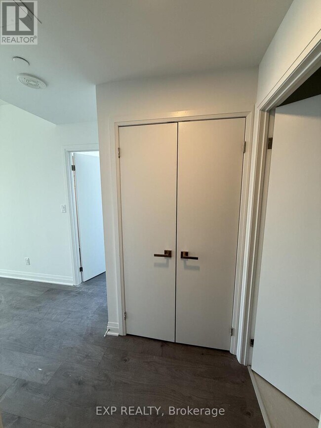 4015 The Exchange in Mississauga, ON - Building Photo - Building Photo