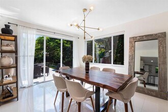 945 NE 82nd St in Miami, FL - Building Photo - Building Photo