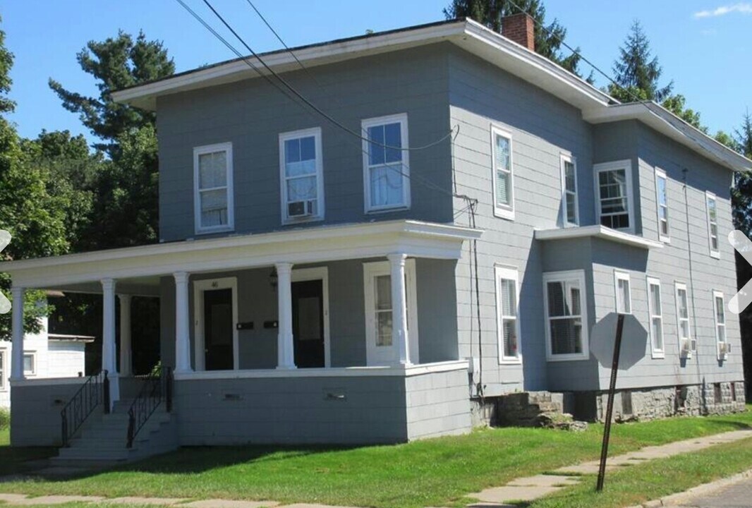 46 Front St, Unit 2 in Norwich, NY - Foto de edificio