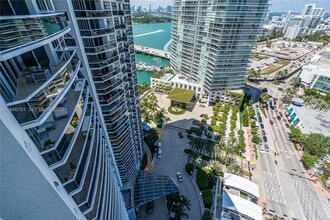 400 Alton Rd in Miami Beach, FL - Building Photo - Building Photo