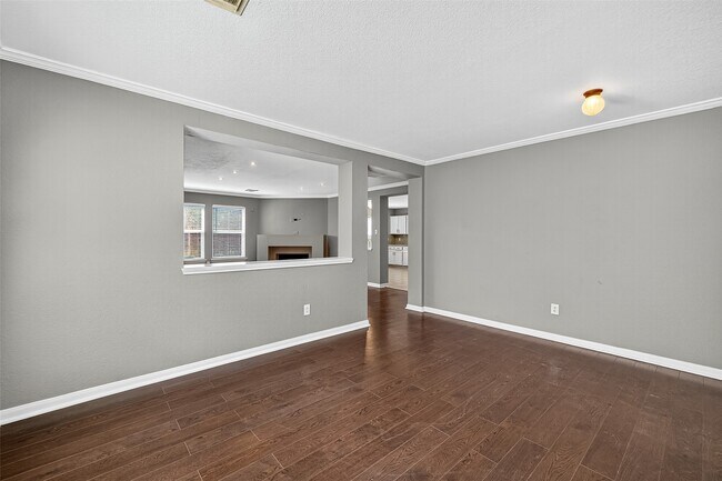 property at 5615 W Harrow Dr