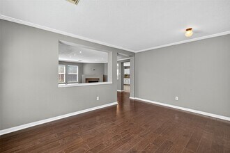 5615 W Harrow Dr in Houston, TX - Building Photo - Building Photo