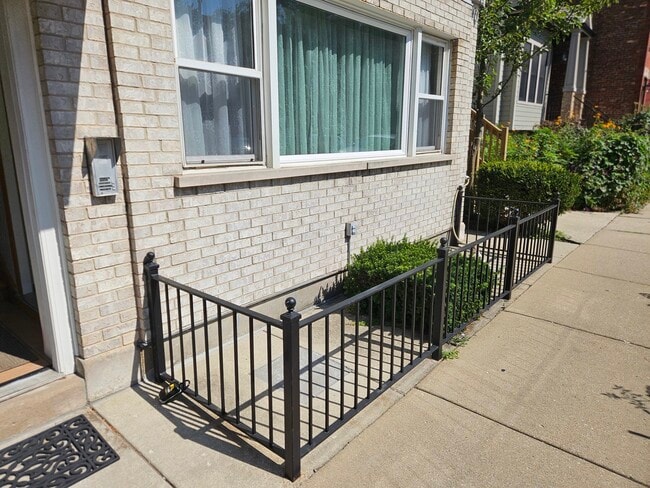 1140 W Barry Ave in Chicago, IL - Building Photo - Building Photo