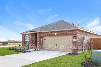 14001 Freeboard Dr in Santa Fe, TX - Building Photo - Building Photo