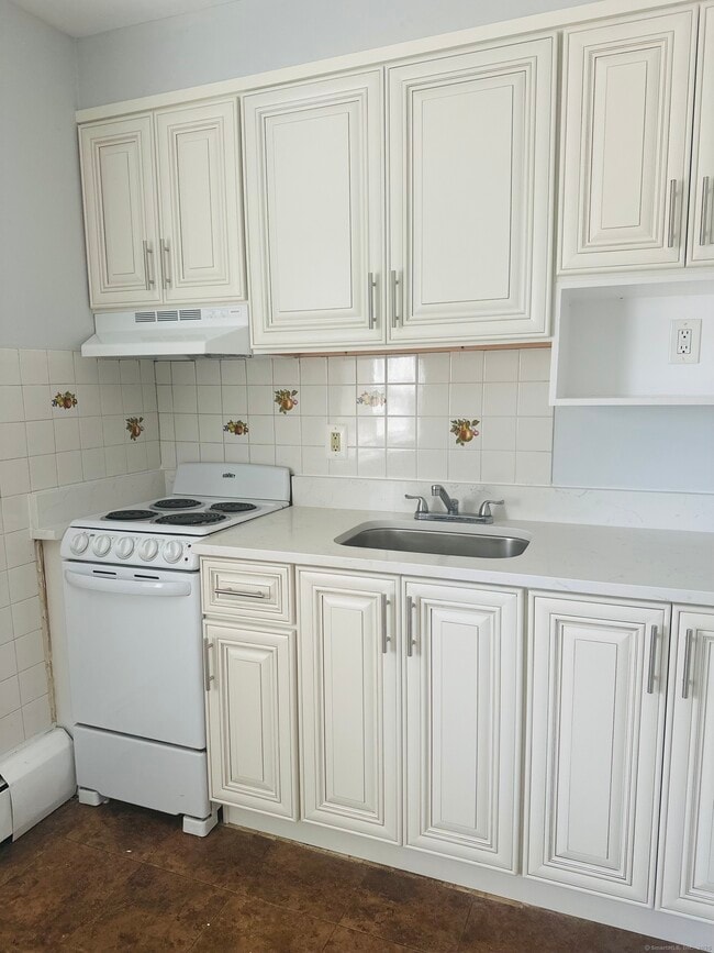 388 Courtland Ave in Stamford, CT - Building Photo - Building Photo