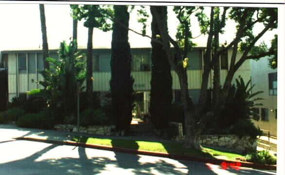 1264 N Kings Rd in Los Angeles, CA - Building Photo - Building Photo