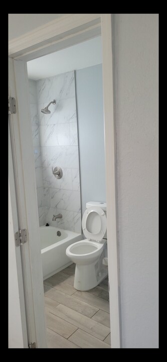 417 E 39th St in Hialeah, FL - Building Photo