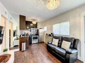 2660 SW 36th Ave, Unit C in Miami, FL - Building Photo - Building Photo
