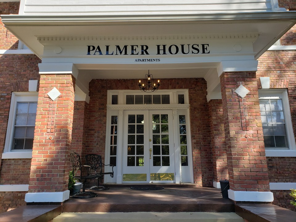 Palmer House in Defuniak Springs, FL - Building Photo