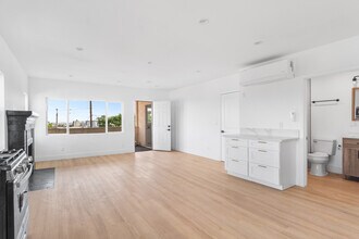 301 S Cabrillo Ave, Unit 301 in San Pedro, CA - Building Photo - Building Photo