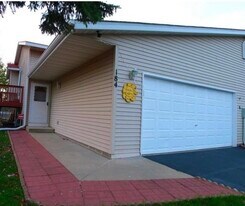 184 Appleblossom Ln in Shakopee, MN - Building Photo