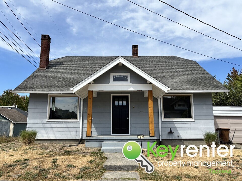 707 S 45th St in Tacoma, WA - Building Photo