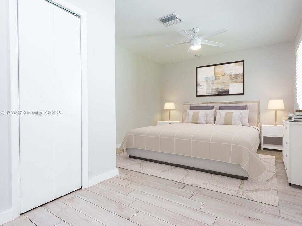 842 NE 121st St in Biscayne Park, FL - Building Photo