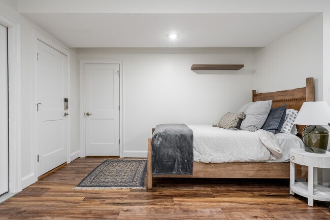 884 Adams St, Unit 1 in Boston, MA - Building Photo - Building Photo