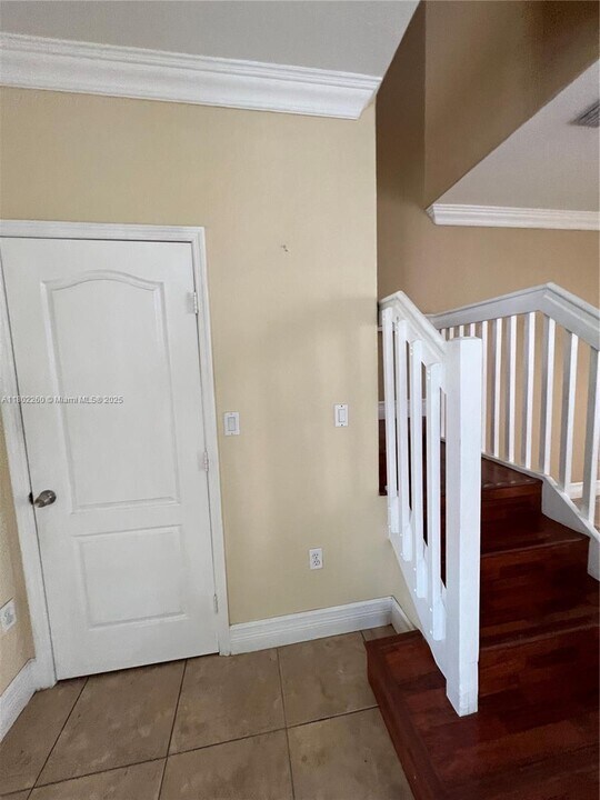 7329 NW 174th Terrace in Hialeah, FL - Building Photo