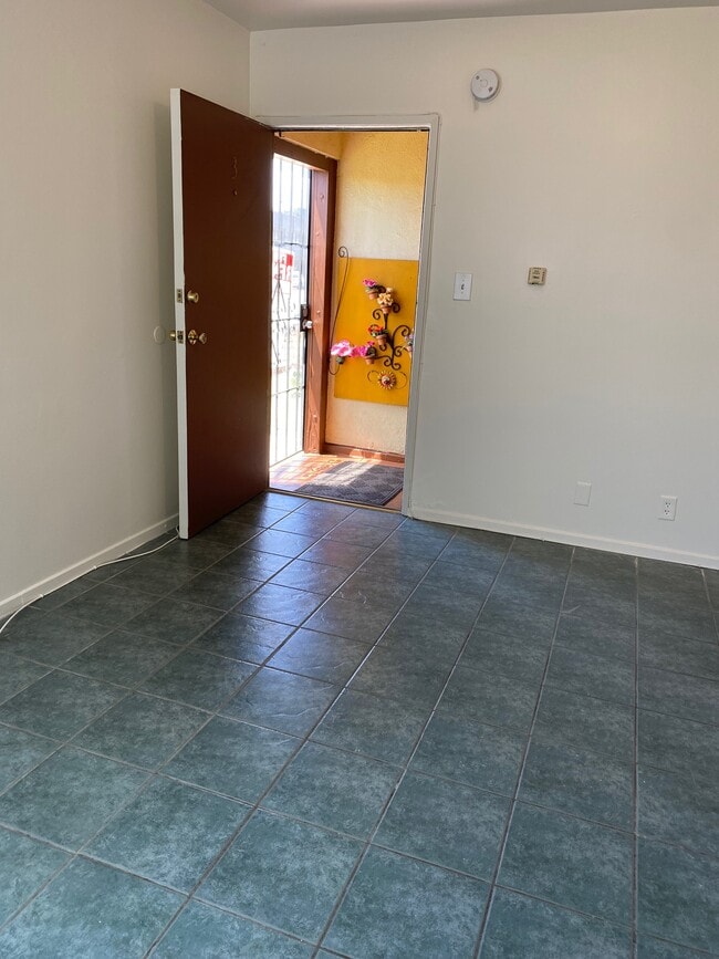 11881 Jefferson Blvd, Unit 3 in Culver City, CA - Foto de edificio - Building Photo