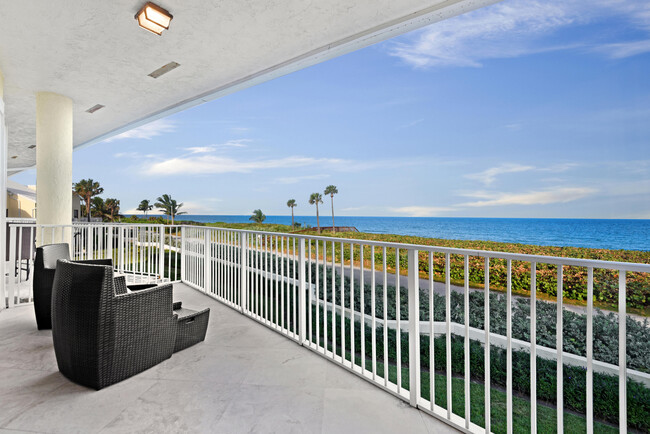 5111 N Ocean Blvd in Boynton Beach, FL - Foto de edificio - Building Photo