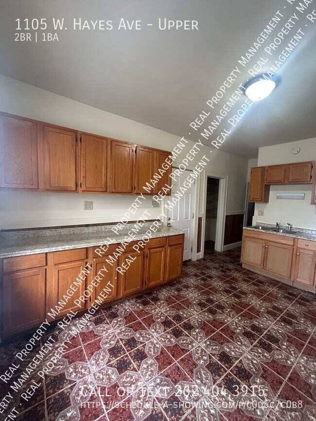 1105 W Hayes Ave, Unit Upper in Milwaukee, WI - Building Photo - Building Photo