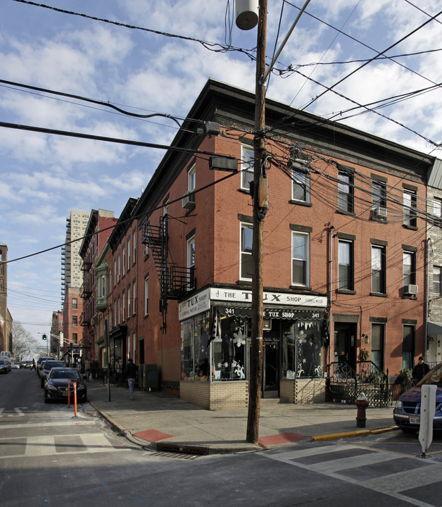 341 Bloomfield St in Hoboken, NJ - Building Photo