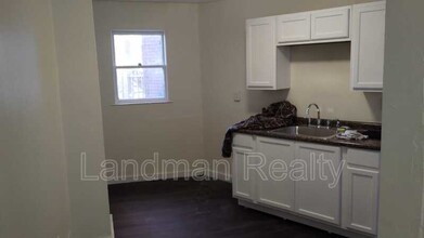 313 Highland Ave in Pitcairn, PA - Building Photo - Building Photo