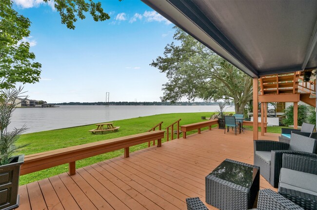 124 April Point Dr N in Montgomery, TX - Building Photo - Building Photo