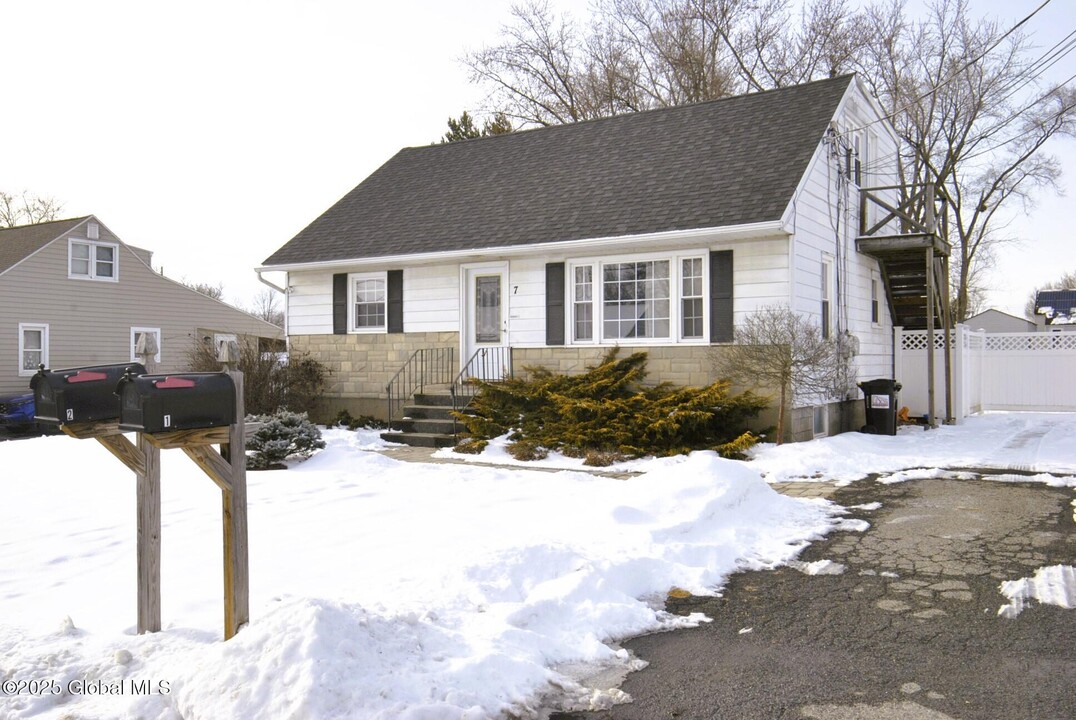 7 Marriner Ave in Albany, NY - Building Photo