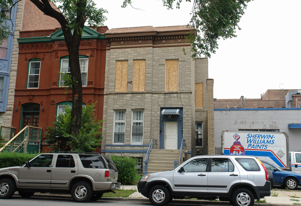 225 S Racine Ave in Chicago, IL - Building Photo