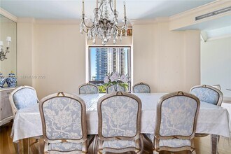 19500 Turnberry Way in Miami, FL - Building Photo - Building Photo