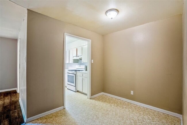 property at 3532 Midwest Dr