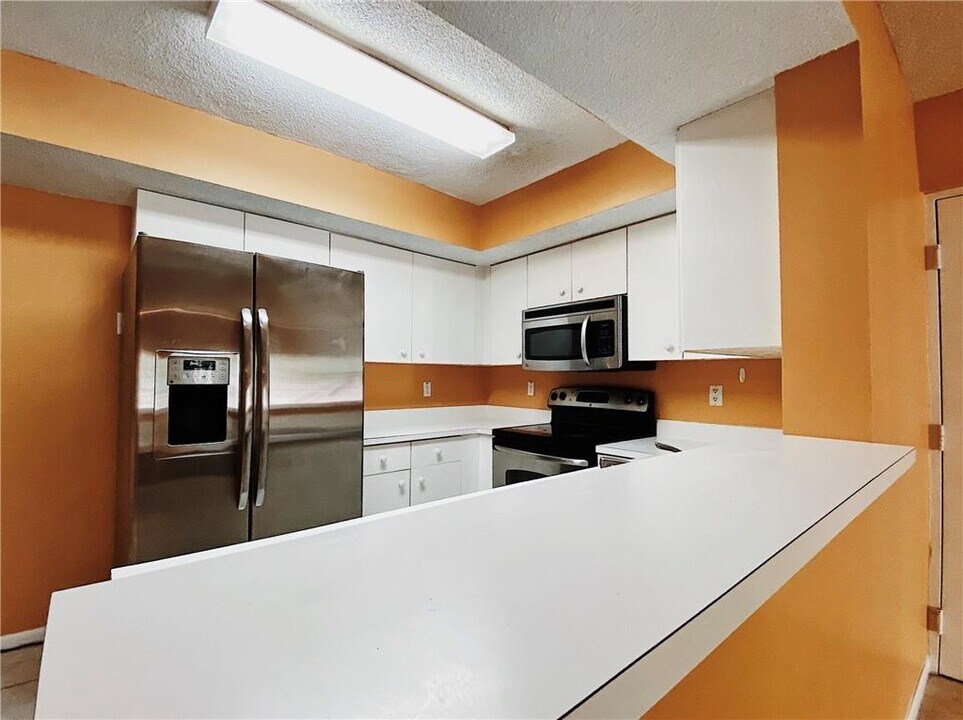 5580 NW 61st St in Coconut Creek, FL - Building Photo