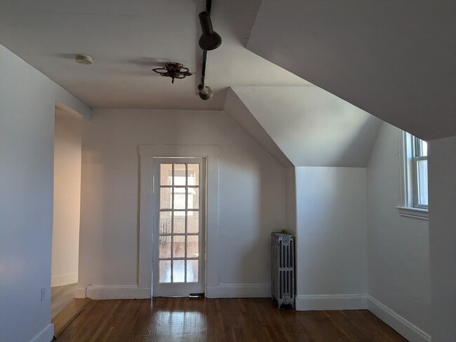 28 Cunningham St, Unit 3 in Boston, MA - Building Photo - Building Photo