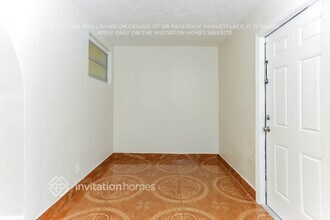 241 N 69th Ave in Hollywood, FL - Foto de edificio - Building Photo