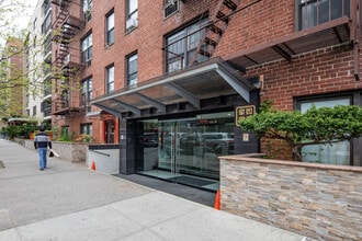 13438 Maple Ave in Flushing, NY - Foto de edificio - Building Photo