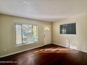 7118 Pellias Rd in Jacksonville, FL - Building Photo - Building Photo