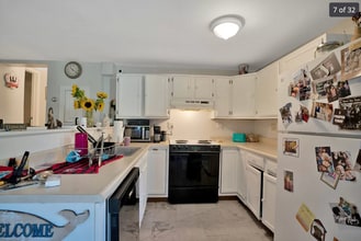 60 State St, Unit 4 in Windsor, VT - Foto de edificio - Building Photo