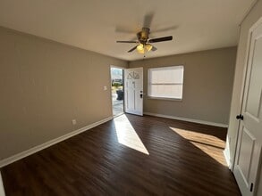 2150 Saxon St in Tallahassee, FL - Foto de edificio - Building Photo