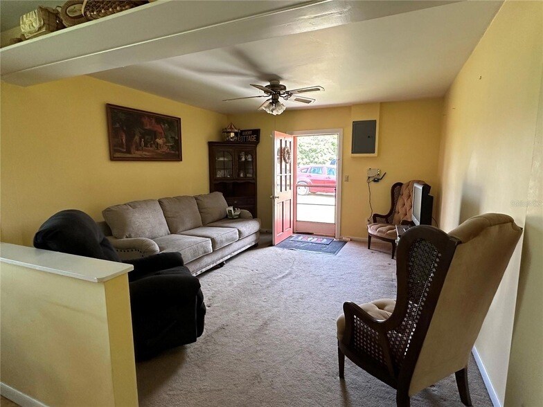1327 State Road 40, Unit 2 in Pierson, FL - Building Photo