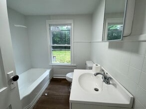 81 Springdale Ave, Unit 2 in Meriden, CT - Building Photo - Building Photo