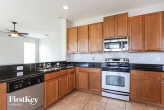 7556 Forest Mere Dr in Riverview, FL - Foto de edificio - Building Photo