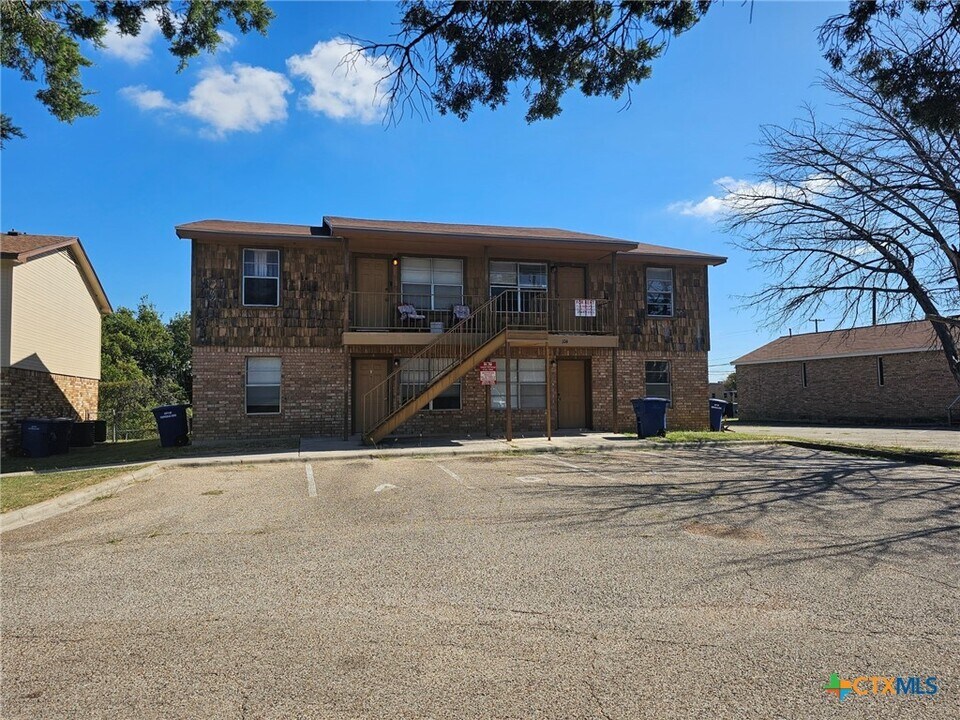 104 W Anderson Ave in Copperas Cove, TX - Building Photo